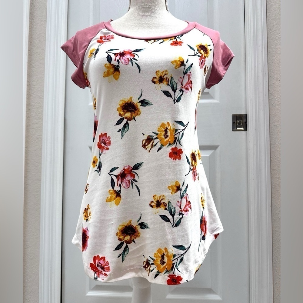 EUC Woman’s Size Small Floral Top